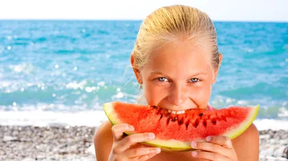 Gustări sănătoase pentru plajă: Ce să mănânci pentru a-ţi menţine silueta