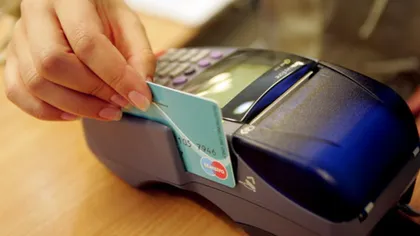 Comisioanele la plata cu cardul sunt mai mari la băncile din România decât la cele din UE