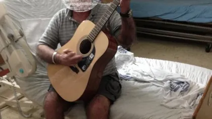 Povestea bărbatului a cărui FAŢĂ a fost MÂNCATĂ de un PSIHOPAT: Acum învaţă să cânte la chitară FOTO