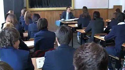 Elevii din Constanţa au intrat grevă japoneză pentru că nu şi-au primit banii de navetă