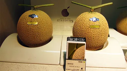 Preţul perfecţiunii: Doi pepeni galbeni au fost vânduţi la licitaţie, în Japonia, cu 12.000 de euro
