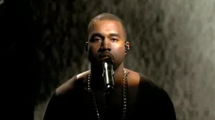 Kanye West, lansare spectaculoasă a noului său single: A proiectat imagini pe zeci de clădiri