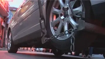 A parcat neregulamentar, dar a făcut CIRC când poliţiştii au vrut să-i ridice maşina VIDEO