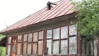 Descoperire macabră în Gorj: Oase umane, găsite în podul unei case VIDEO