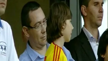 Ponta şi fiul său au sărbătorit victoria Stelei alături de suporteri