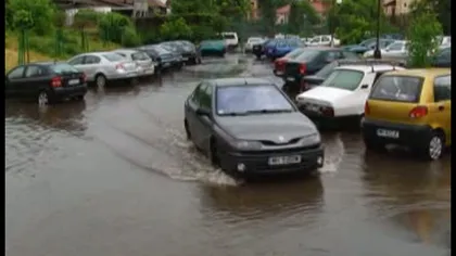 POTOP în Drobeta Turnu Severin. Străzile au fost acoperite de ape în câteva minute VIDEO
