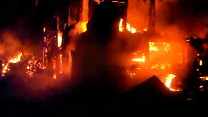 O pensiune turistică şi o cabană din Pasul Tihuţa, mistuite de flăcări VIDEO