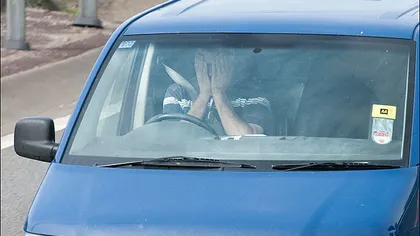 Bizara explicaţie a unui ŞOFER prins că se MASTURBA în timp ce CONDUCEA maşina pe autostradă