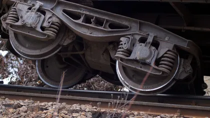Accident pe calea ferată. Coliziune între o betonieră şi un tren, în Bistriţa