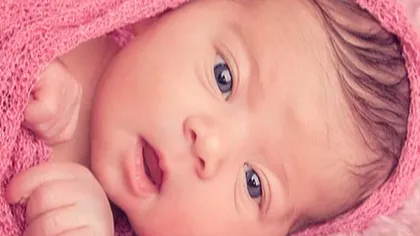 Manechine din primele zile de viaţă: Un cuplu a fotografiat nou-născuţi în ipostaze fascinante VIDEO