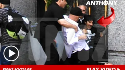 Solistul Red Hot Chili Peppers s-a bătut cu un bodyguard. VEZI CE MOTIV A AVUT VIDEO