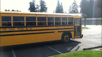 Elev român, AGRESAT de şoferul italian al unui microbuz şcolar: 