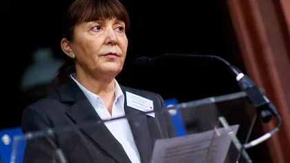 Monica Macovei vrea suspendarea lucrărilor Comisiei de revizuire a Constituţiei
