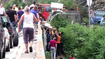 Poliţistul care conducea autocarul prăbuşit în Muntenegru, înmormântat la Cimitirul Andronache