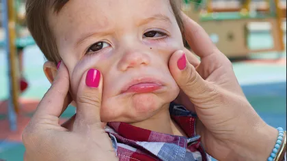 Cei mai haioşi bebeluşi: Cum reacţionează la crema solară FOTO