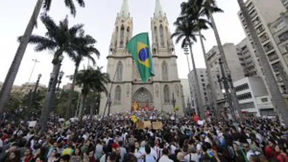 Prima victorie a protestatarilor din Brazilia. Autorităţile reduc tarifele la transportul în comun