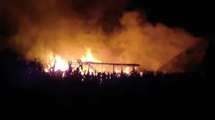 O gospodărie din Vatra Dornei a ars după ce a fost lovită de un trăsnet
