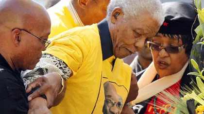 Grav bolnav, Nelson Mandela a fost lăsat în stradă timp de 40 de minute