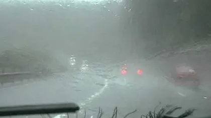 Circulaţie ÎNGREUNATĂ pe Valea Prahovei din cauza ploii. Traficul, DEVIAT pe DN1A VIDEO