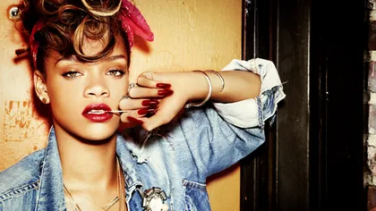 Rihanna SĂRUTĂ un nou bărbat: 