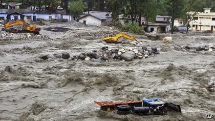 Inundaţiile fac prăpăd în India: Zeci de morţi şi zeci de mii de sinistraţi în nordul ţării VIDEO