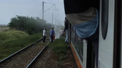 Trenul IR de pe ruta Iaşi-Bucureşti s-a umplut de fum. Pasagerii panicaţi au coborât din vagoane