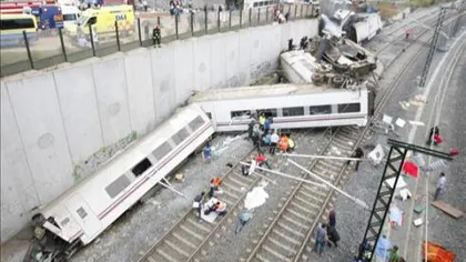 Viteza excesivă sau o explozie, posibile cauze ale TRAGEDIEI feroviare din Spania