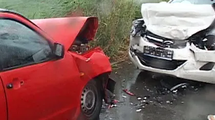 Şapte persoane, la spital, după ce un şofer a intrat într-o DEPĂŞIRE NEREGULAMENTARĂ VIDEO