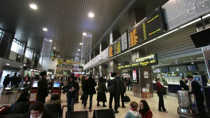 Peste o sută de pasageri, blocaţi pe Aeroportul Otopeni