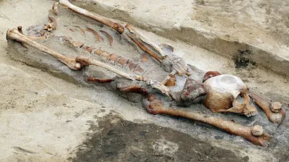 RITUAL MACABRU. DESCOPERIRE îngrozitoare într-un MORMÂNT din Polonia  FOTO