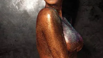 Beyonce are forme periculoase, goală şi acoperită de sclipici, pe coperta unei reviste FOTO