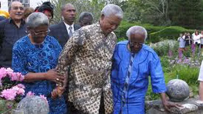 Arhiepiscopul Desmond Tutu către familia lui Mandela: 