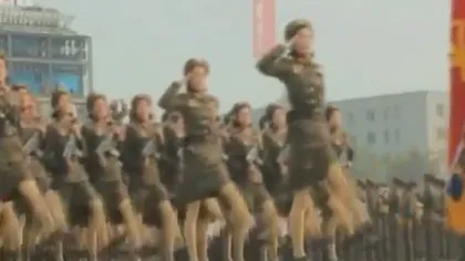 IMAGINI RARE: Femei-soldat cu fuste foarte scurte în armata Coreei de Nord VIDEO