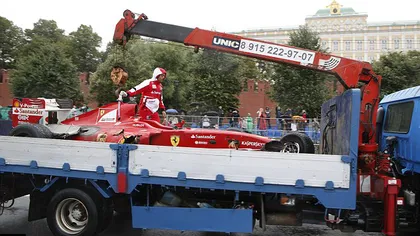 Accident cu Ferrari în Piaţa Roşie. Un pilot a distrus un monopost de Formula 1 VIDEO