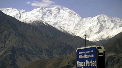 Românii care au cucerit Nanga Parbat scăpând dintr-un atentat îşi povestesc experienţa din Himalaya