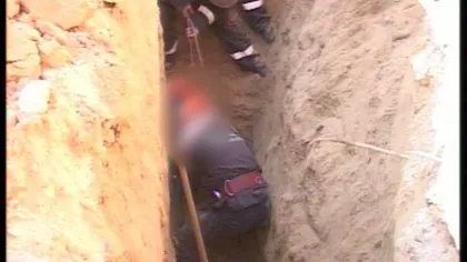 Un pompier A MURIT încercând să salveze doi muncitori prinşi sub un mal de pământ, la Feteşti VIDEO