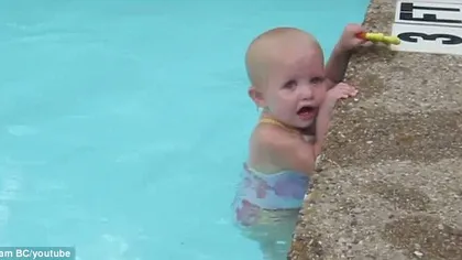Mica SIRENĂ care a uimit lumea. O fetiţă de 16 luni înoată ca o profesionistă VIDEO