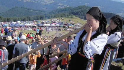 Preşedintele Traian Băsescu participă la Târgul de Fete de pe Muntele Găina