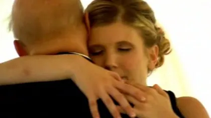 ULTIMUL DANS: Gestul copleşitor pe care l-a făcut o tânără pentru tatăl ei bolnav de cancer