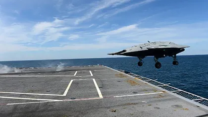 Premieră tehnologică: O dronă aterizează pe puntea unui portavion al US Navy FOTO