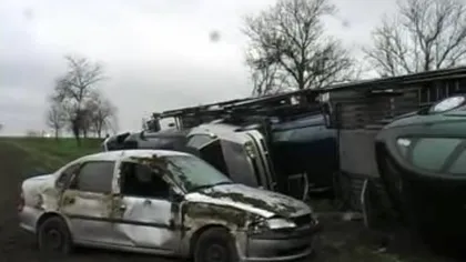 Ţevile metalice dintr-un autotren s-au răsturnat pe carosabil în Prahova, lovind o cisternă