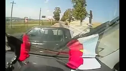 Accident spectaculos cu o autospecială SMURD şi un autoturism  VIDEO