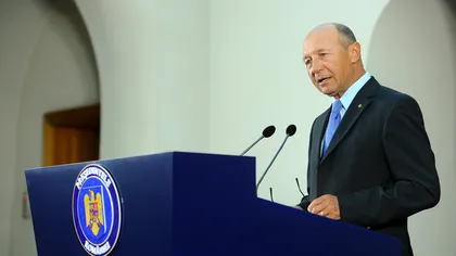 Preşedintele Băsescu a decorat instituţii din Muntenegru pentru intervenţia în salvarea românilor