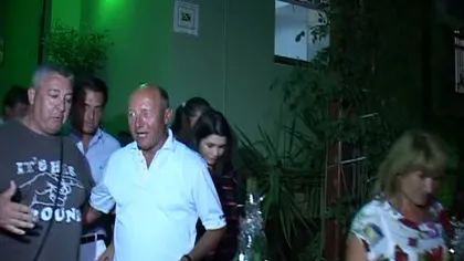 Emoţii pentru Băsescu. EBA s-a simţit rău şi a stricat petrecerea familiei de la Cireşica VIDEO