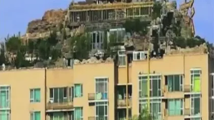 Visul profesorului chinez se spulberă: Muntele şi cabana pe care le-a construit pe bloc se demolează