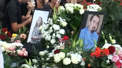 Pastorul şi fiul său de 9 ani incendiaţi la Bistriţa au fost înmormântaţi VIDEO