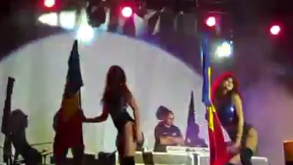 Drapelul naţional, folosit ca bară de dans într-un show sponsorizat de un deputat liberal VIDEO