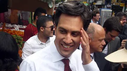Ed Miliband, liderul Partidului Laburist, a fost împroşcat cu ouă de un cetăţean nemulţumit VIDEO
