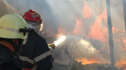 ŞTIREA TA:Incendiu violent în Popeşti Leordeni. Mai multe magazine au fost mistuite de flăcări VIDEO