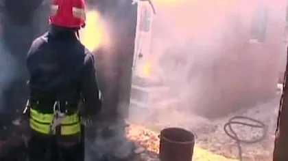 Un bărbat din Botoşani şi-a incendiat locuinţa şi apoi s-a spânzurat, cu o zi înainte de nunta fiicei sale
